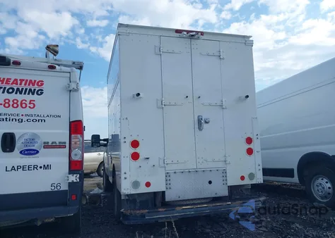 2015 Ford F-250 Xl z USA, uszkodzony, nr VIN 1FDBF2B6XFED21667